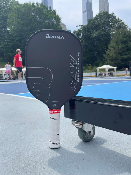 Image d'une raquette de pickleball Booma Raw Carbon.