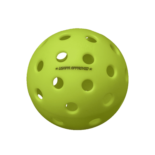 Image d'une balle de pickleball Onix intérieur.