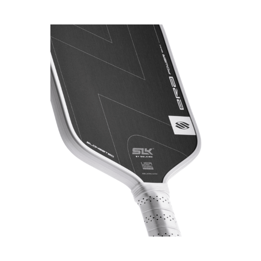 Raquette de pickleball SLK ERA Power Allonge avec surface texturée Raw Spin pour puissance et effet.