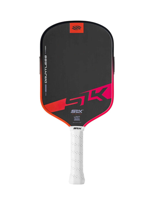 Image d'une raquette de pickleball  Selkirk Dauntless allongée.