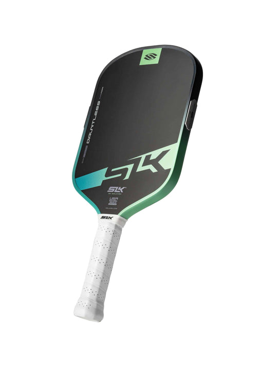 Image d'une raquette de pickleball  Selkirk Dauntless allongée.