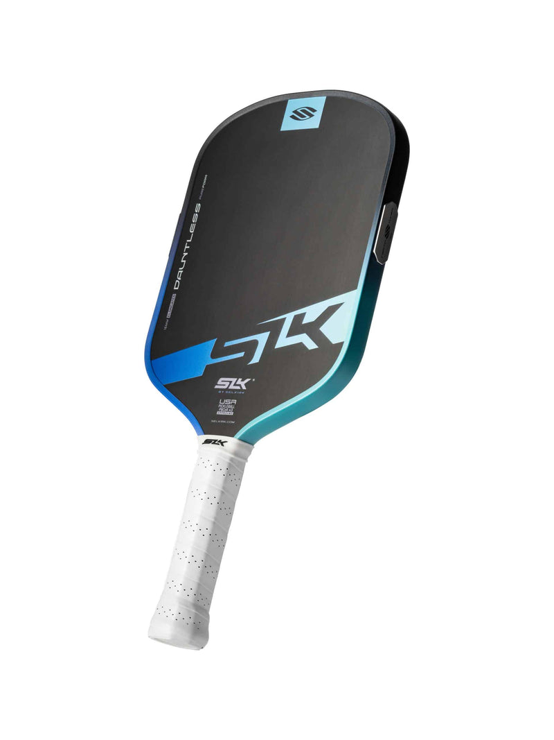 Chargez l'image dans la visionneuse de la galerie, Image d'une raquette de pickleball  Selkirk Dauntless allongée.
