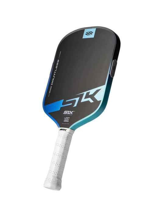 Image d'une raquette de pickleball  Selkirk Dauntless allongée.