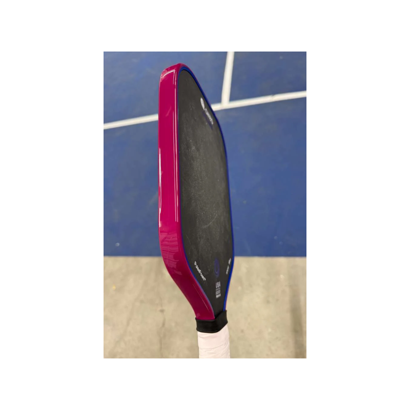Chargez l'image dans la visionneuse de la galerie, Image d'une edge guard Vinyl Styles Pank Brillant.

